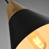 Hout met zwarte verlichting
