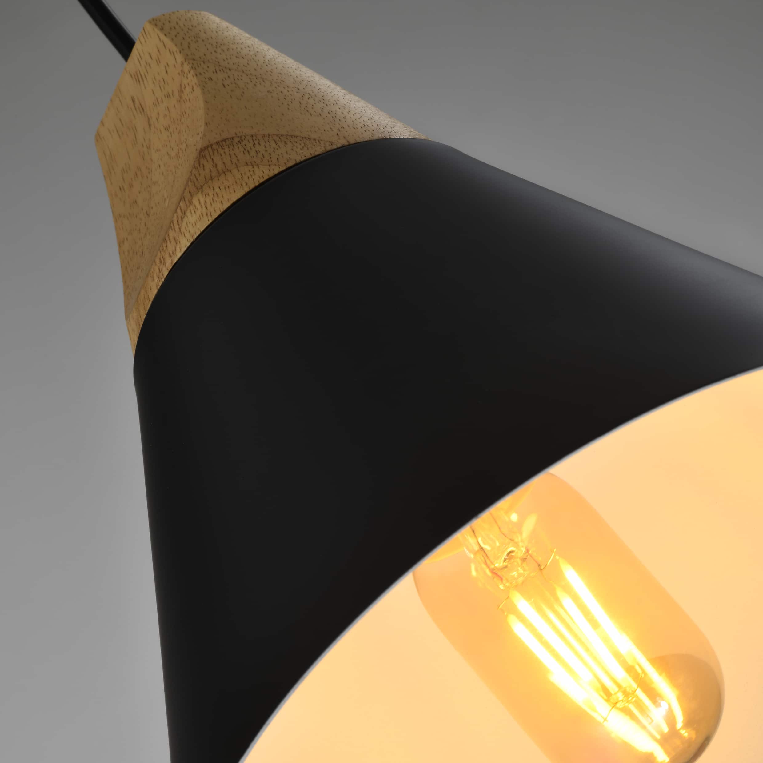 Hout met zwarte verlichting